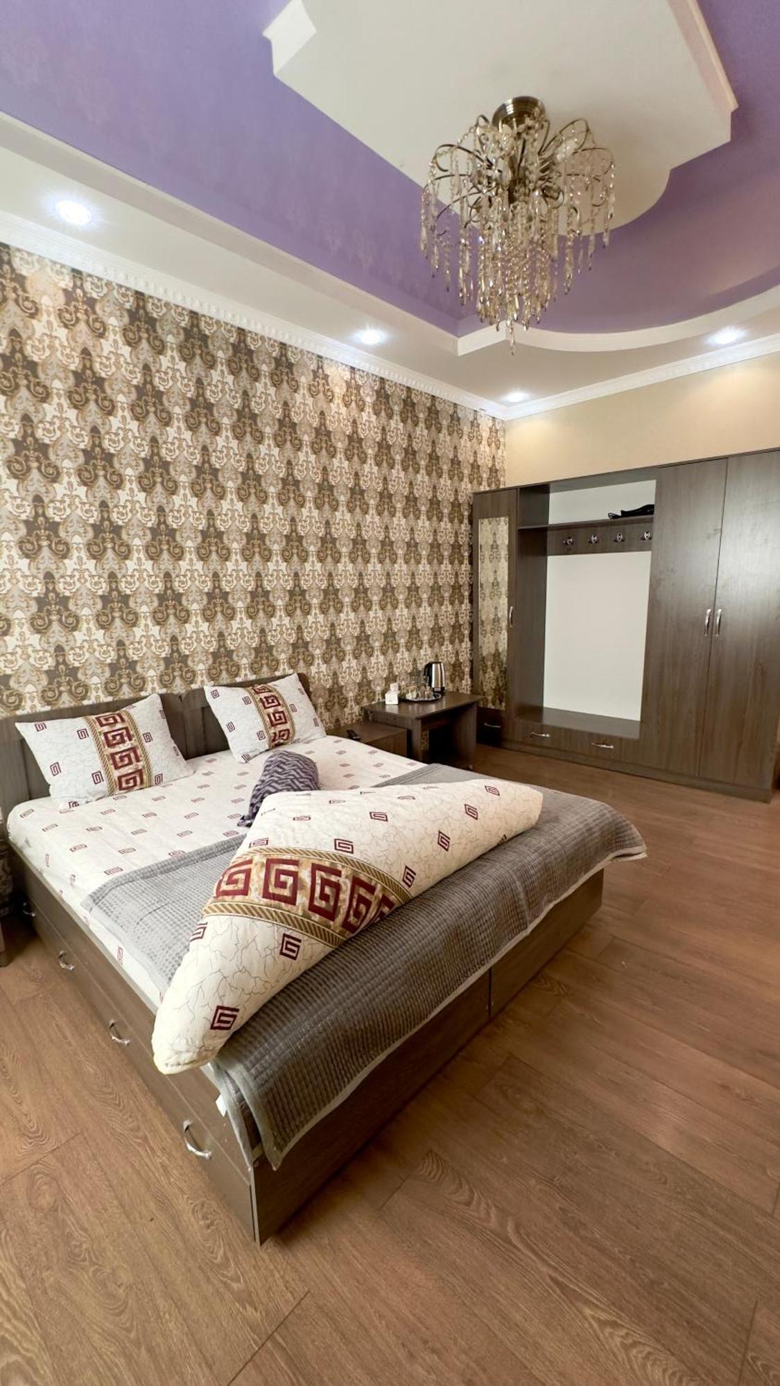 Lotos Guest House Bishkek Exterior foto
